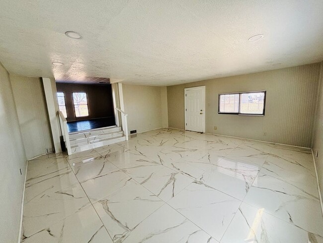 Building Photo - 7600 N Judy Ln