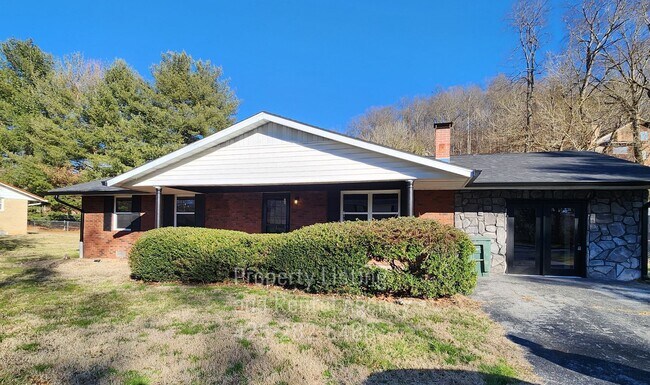 Primary Photo - One story home, Elizabethton, 4 Bedrooms