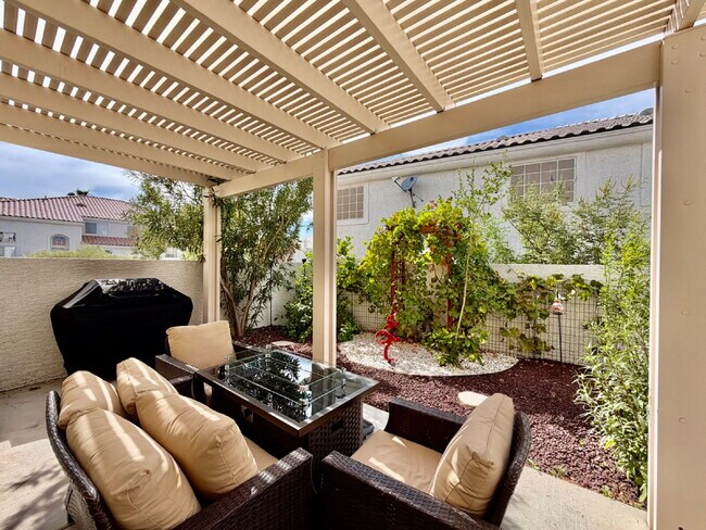 Building Photo - UPGRADED 2 BEDROOM TOWNHOME | SOLAR + PRIVATE YARD | SILVERADO RANCH / HENDERSON
