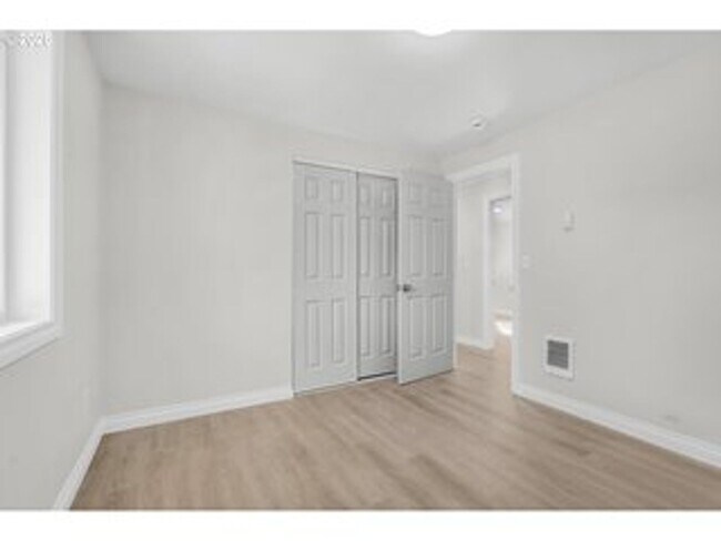 Building Photo - Beautifully Remodeled 3 Bedroom Home with ...