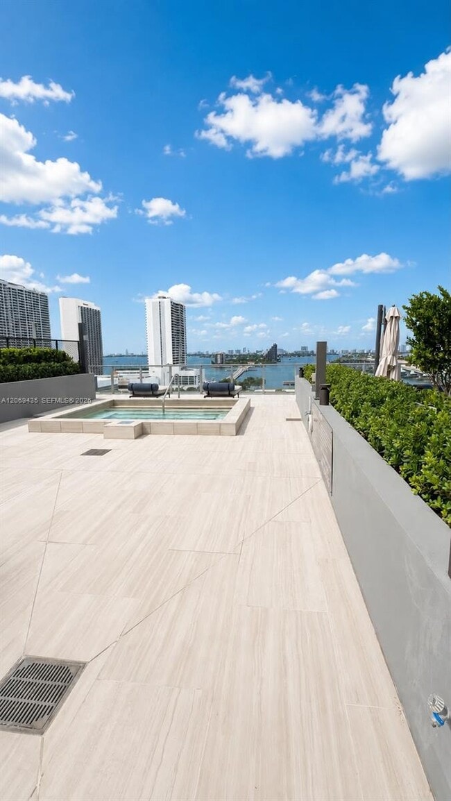 Building Photo - 1400 Biscayne Blvd