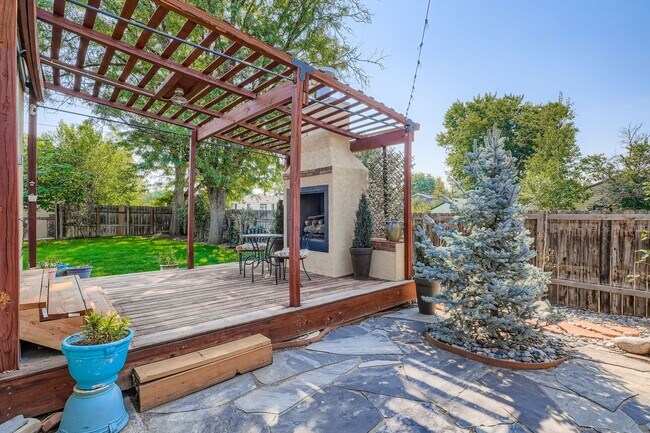 Building Photo - LOCATION LOCATION!! Updated 1925 Tudor-sty...