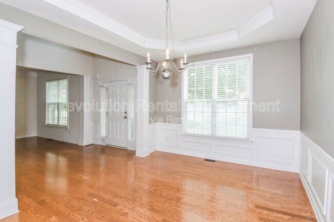 Building Photo - 233 Sumac Tr