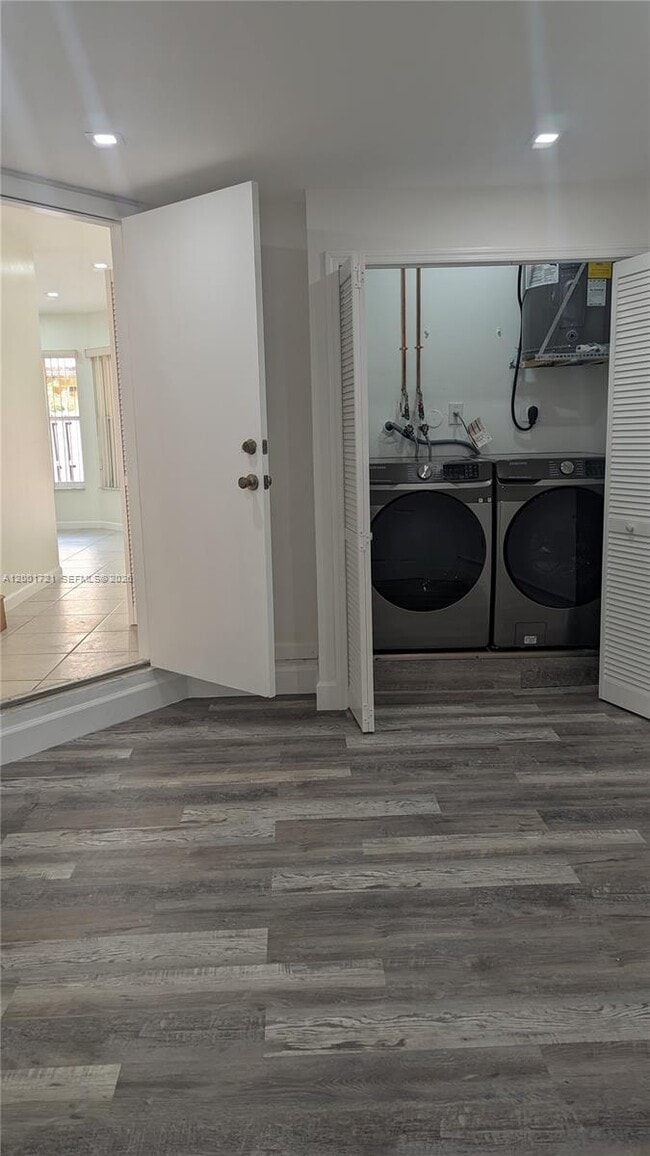 Building Photo - 213 E Forest Oak Cir