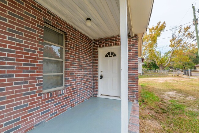 Building Photo - Brick home with a fenced-in yard!