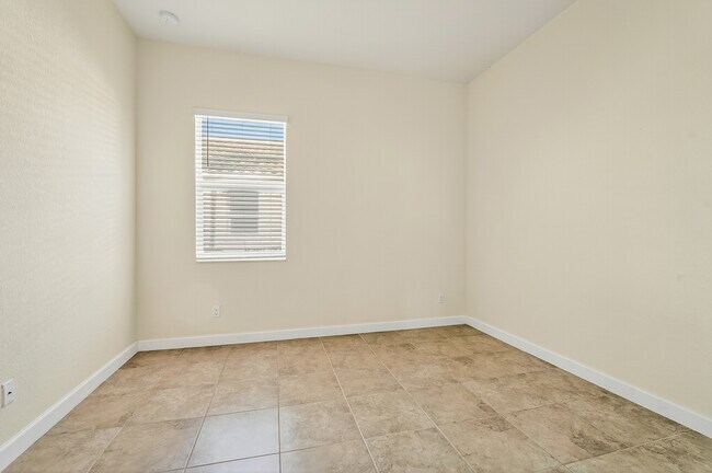 Building Photo - 1769 Berskshire