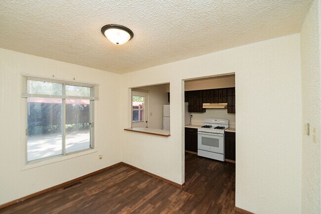 Building Photo - 702-708 E. 72nd