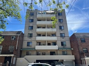 Building Photo - 133-38 Avery Ave
