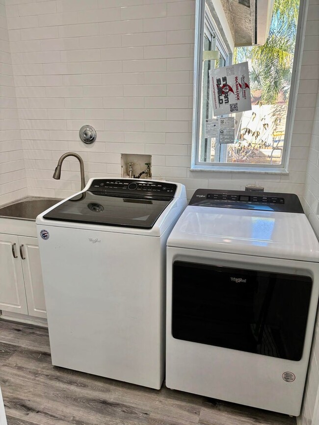 Building Photo - 5865 NW 125th Ave