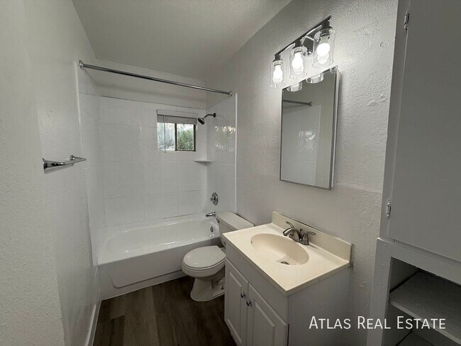 Building Photo - 1537 W Pierce St