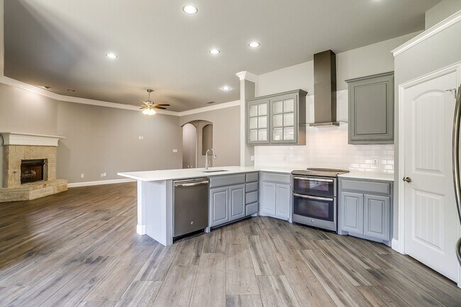 Building Photo - Beautiful 4 Bed, 2 Bath in Pristine Willow...