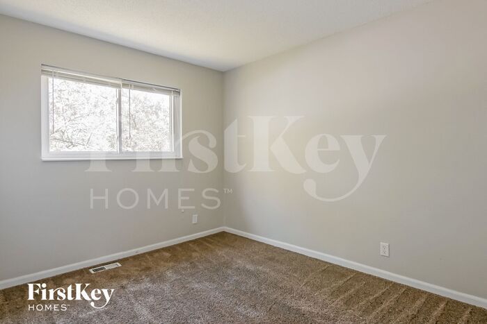 Building Photo - 221 Rockhurst Rd
