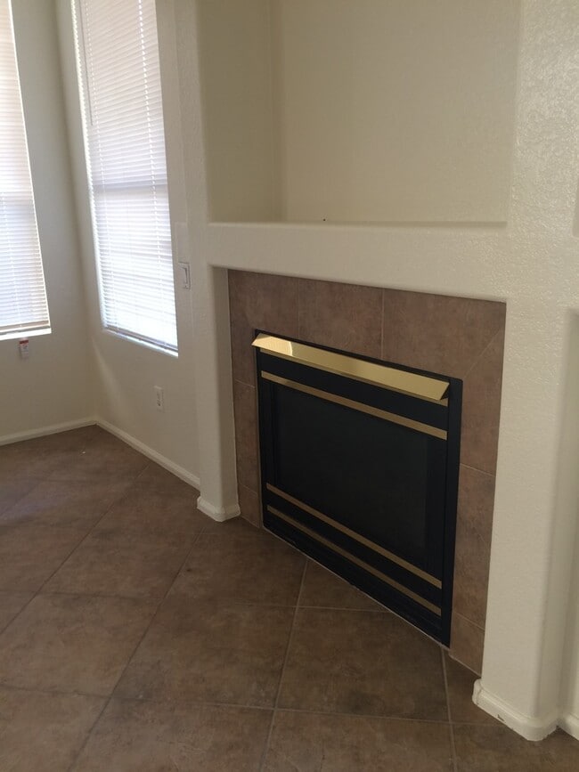 Building Photo - Beautiful 3 bedroom 2 bath North Phoenix h...