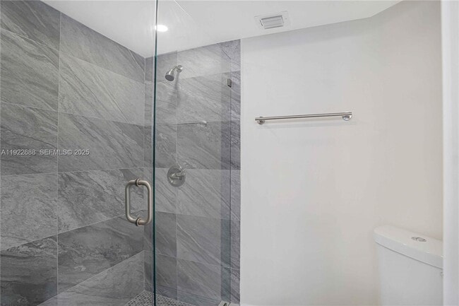 Building Photo - 3500 Mystic Pointe Dr