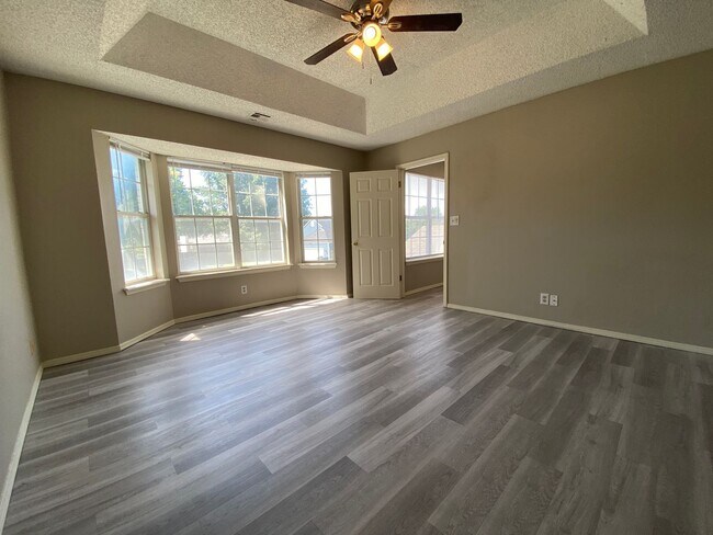 Building Photo - Updated 3 Bedroom, 2-1/2 Bathroom House on a Cul-de-sac