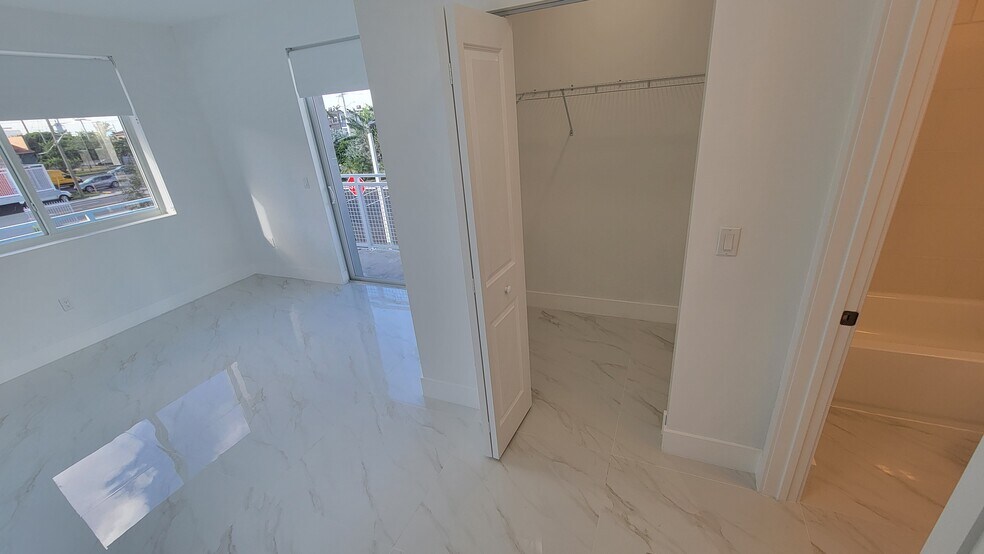 Building Photo - 1380 W 30th St