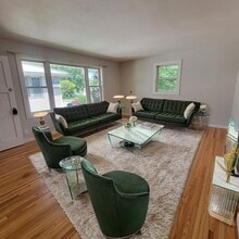 Building Photo - Renovated Upper Level Duplex - Armatage Ne...