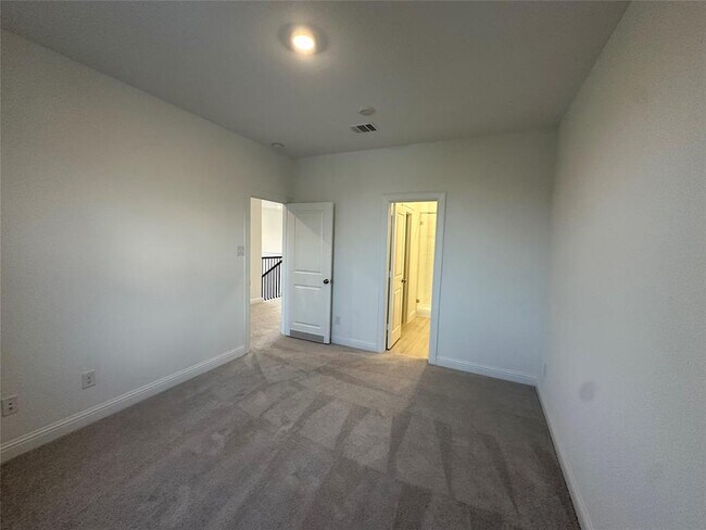 Building Photo - 4802 Avon Ridge Way