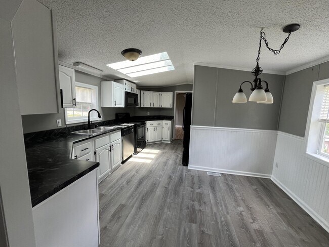 Building Photo - 62 Bennett Rd