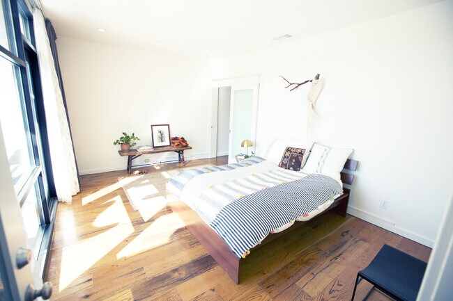 Master Bedroom - 2287 Glendale Blvd