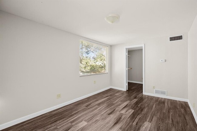 Building Photo - 6726 Lancret Hill Dr