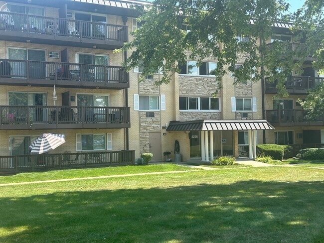 Building Photo - 2226 S Goebbert Rd
