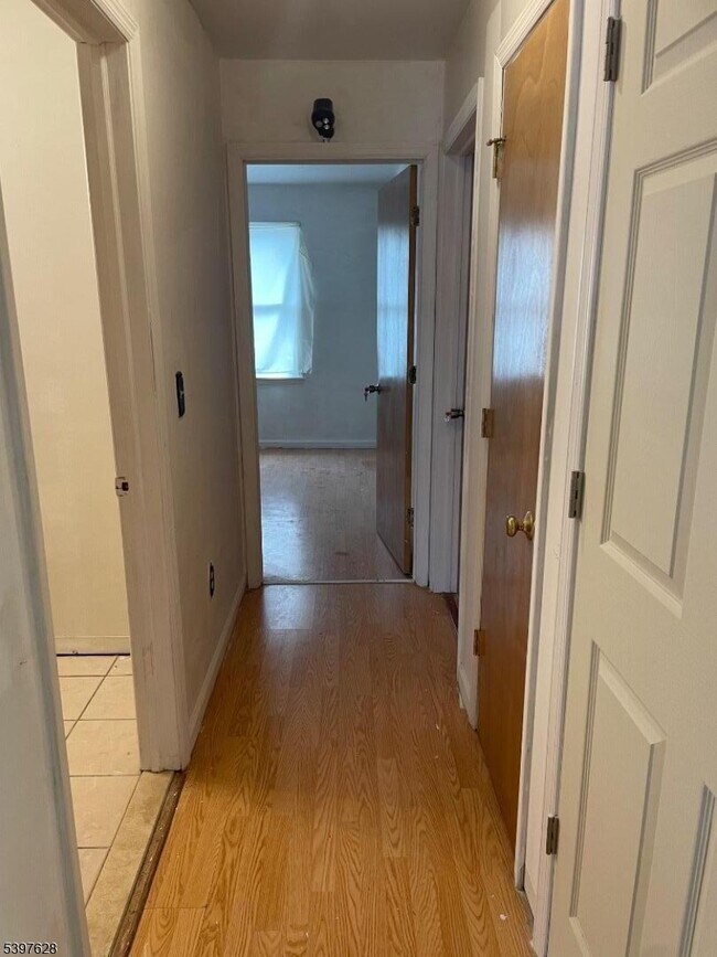 Building Photo - 743 E 18th St