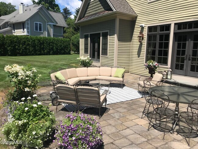 Building Photo - 106 Greenfield Ave