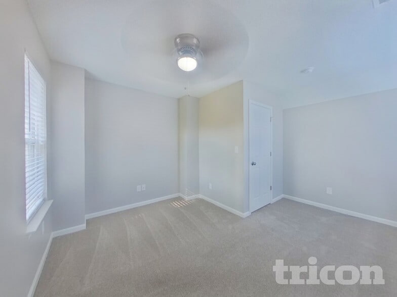 Building Photo - 1411 Hollythorne Dr