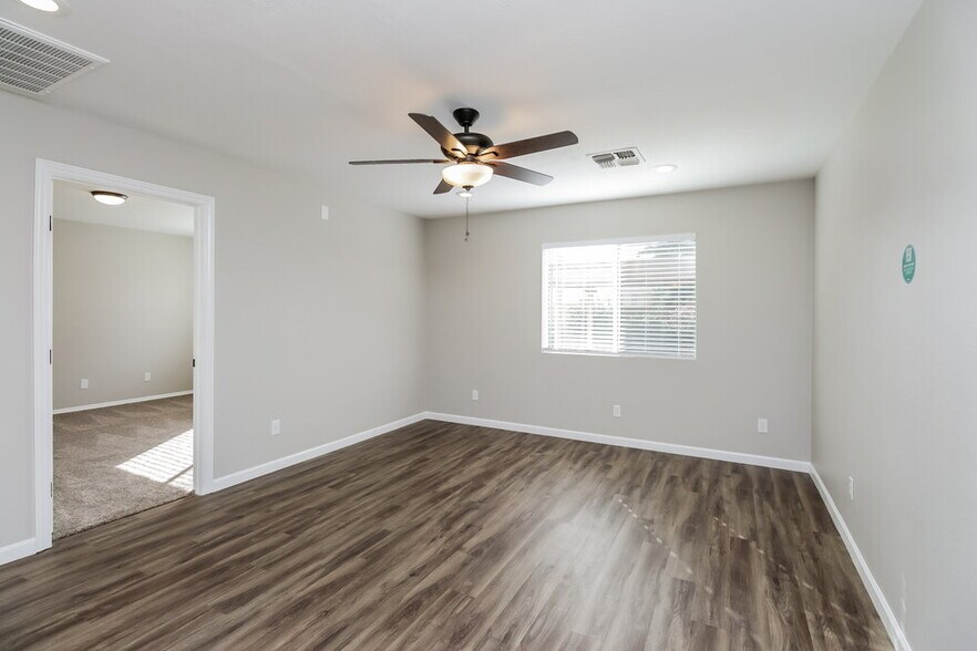 Building Photo - 3421 E Dragoon Ave