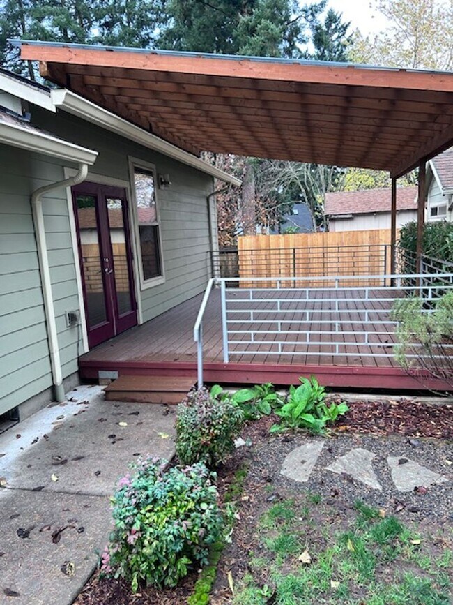 Building Photo - Burnt Bridge Creek 4 bedroom- Single Level