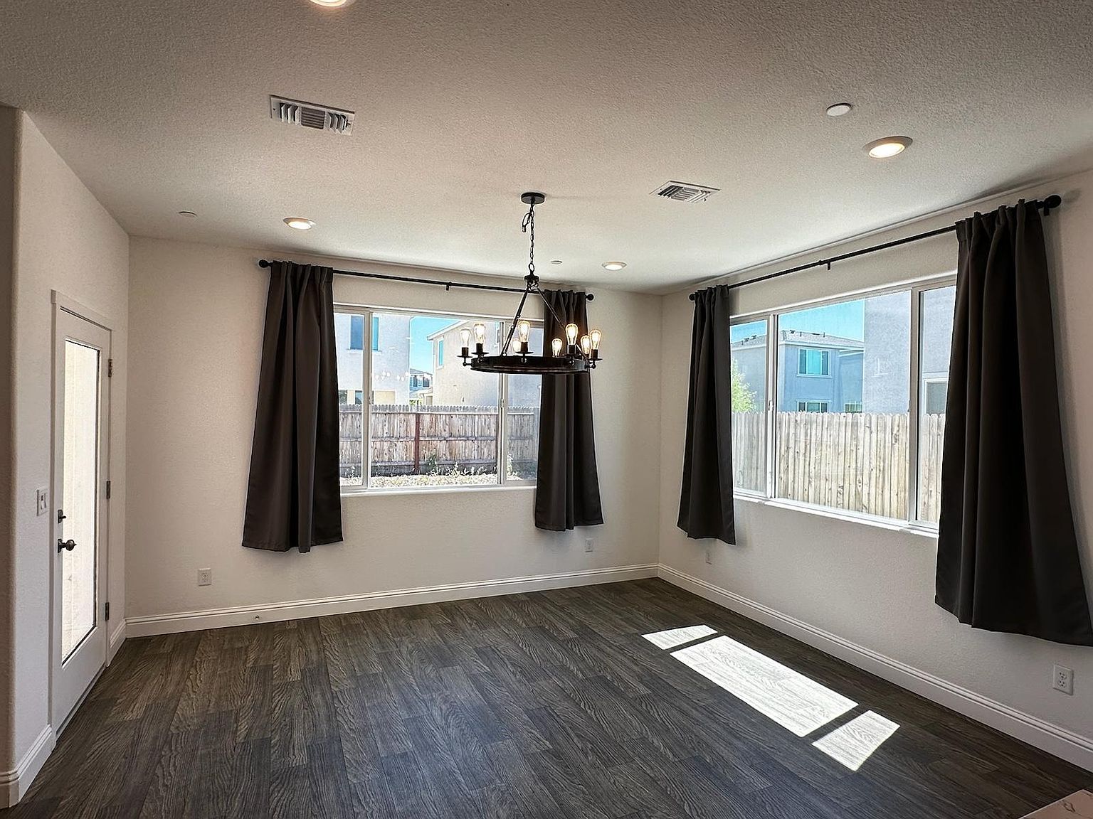 Building Photo - 2458 Fidalgo Way