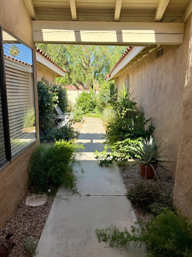 Building Photo - 240 Santa Barbara Cir