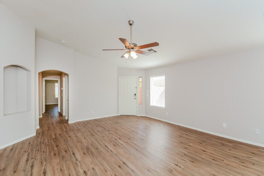 Building Photo - 15907 W Carmen Dr