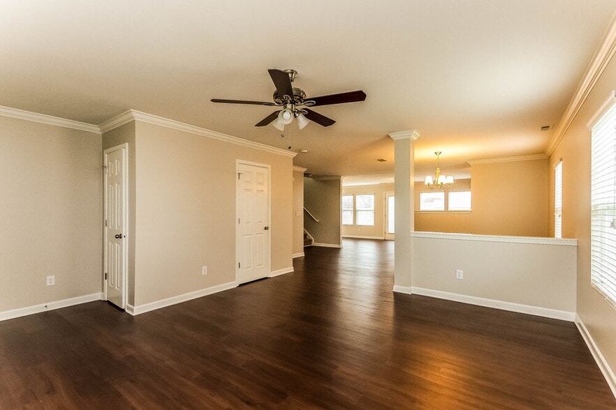 Building Photo - 1120 Black Diamond Dr