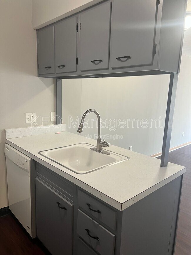 Building Photo - 3813 Briar Pl