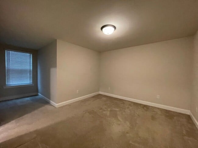 Building Photo - 4 Bedroom House Near LSU