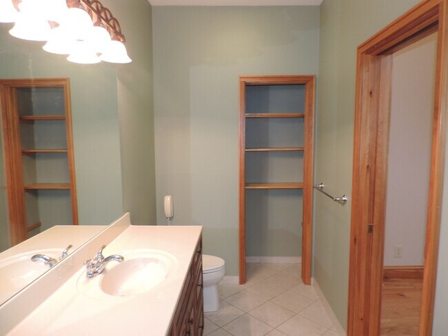 Building Photo - Luxurious 2bd Condo in Downtown Blowing Rock!