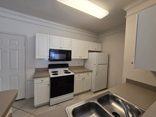 Building Photo - 1 Bed 1 Bath Condo For Rent in Tampa $1499