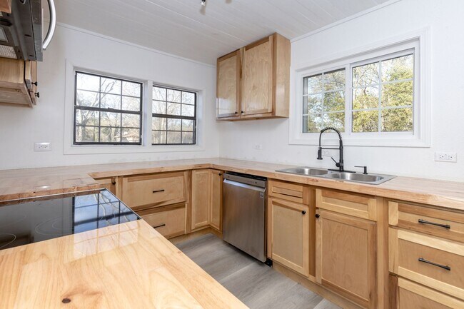 Building Photo - Fully remodeled home for rent!