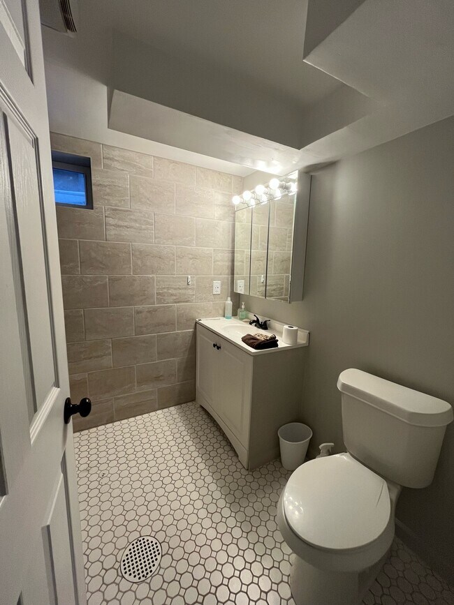 Building Photo - 2451 S 14th St