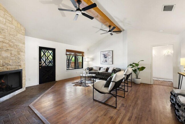 Building Photo - 2008 Matthews Ln