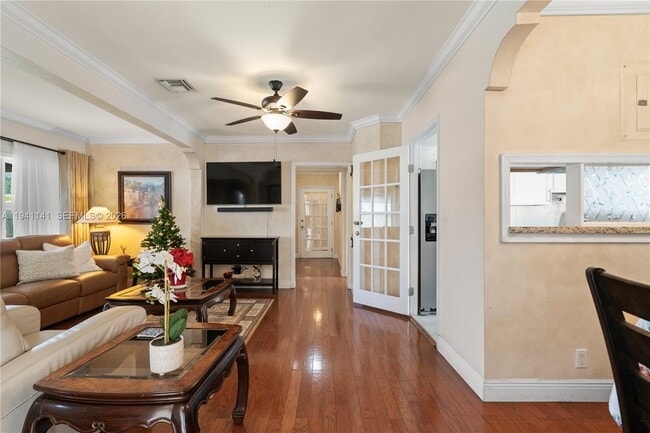 Building Photo - 800 NE 6th St