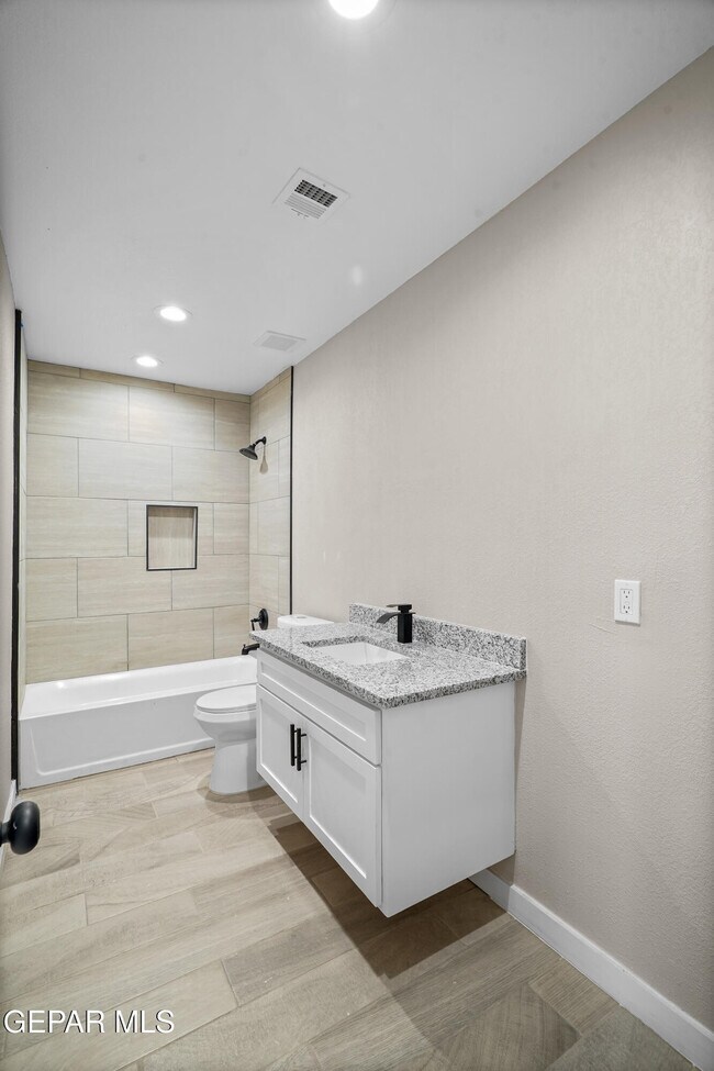 Building Photo - 11721 Valle Del Paseo Dr