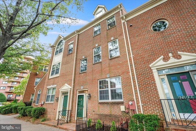 Primary Photo - 2622 Clarendon Blvd