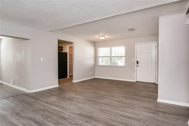 Building Photo - 2409 Straker Ct
