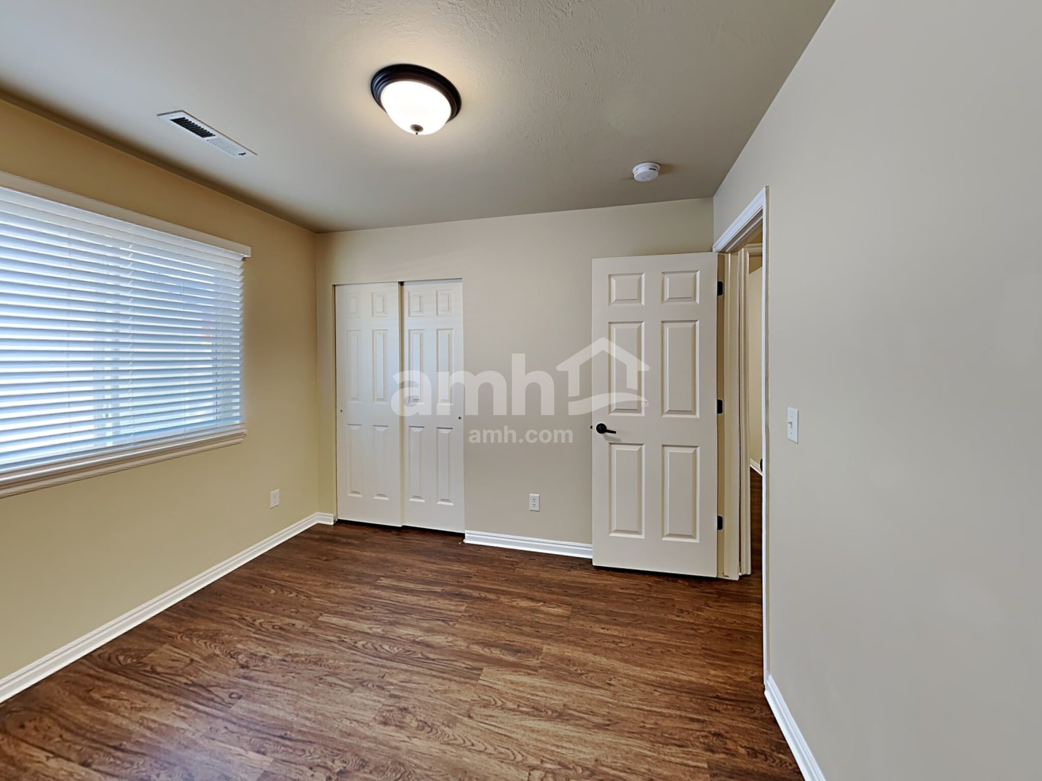 Building Photo - 260 N 360 W