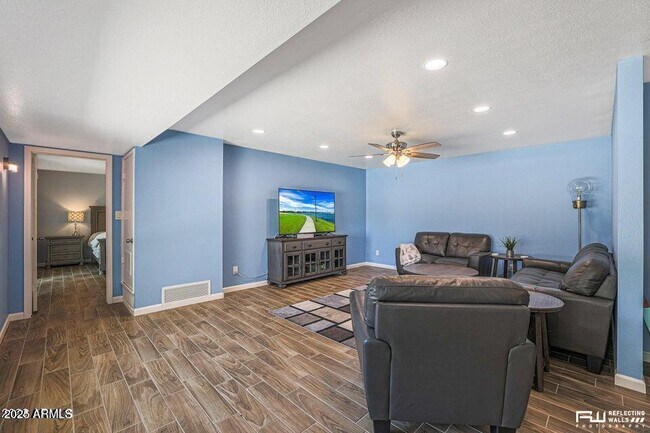 Building Photo - 401 Paladin Cir