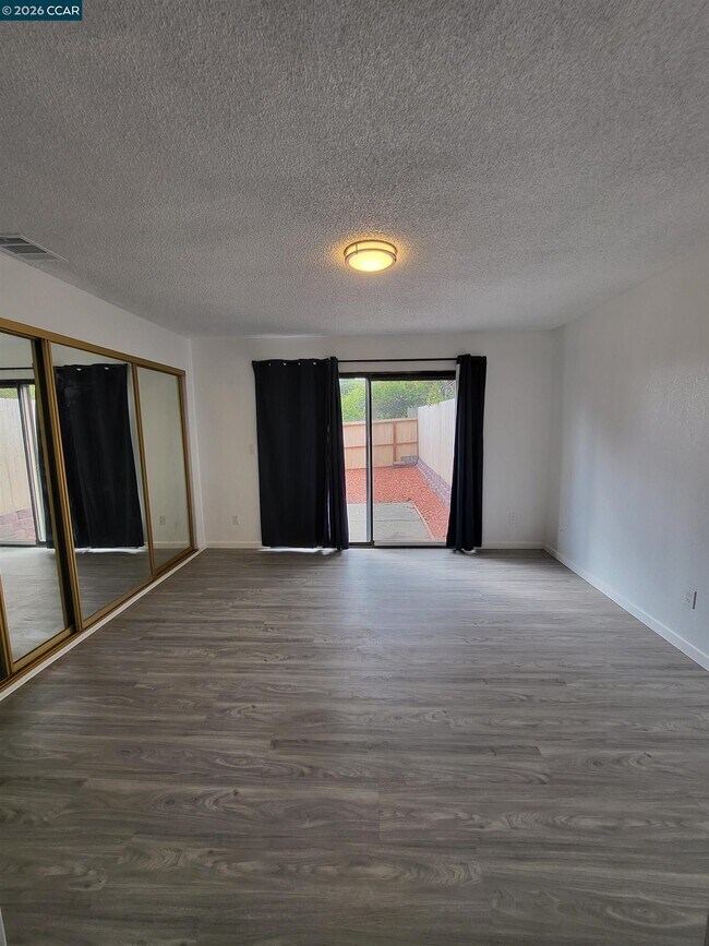 Building Photo - 4001 Mozart Dr