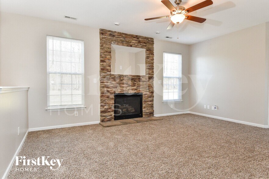 Building Photo - 5293 Crosswinds Rd